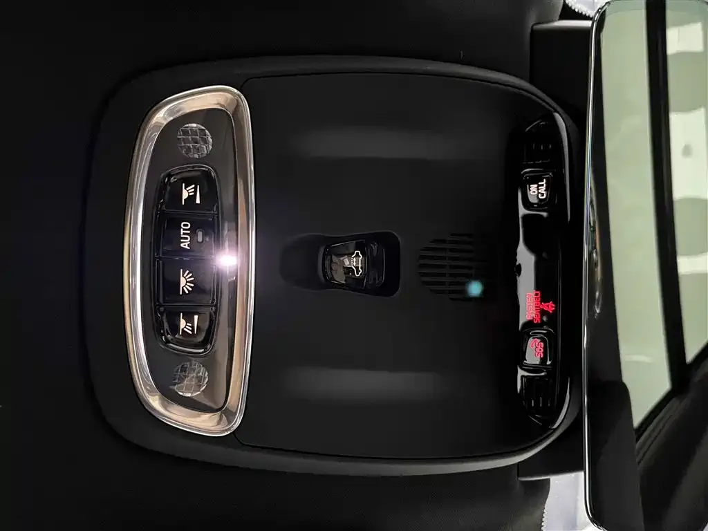 Volvo XC90 — фото 9