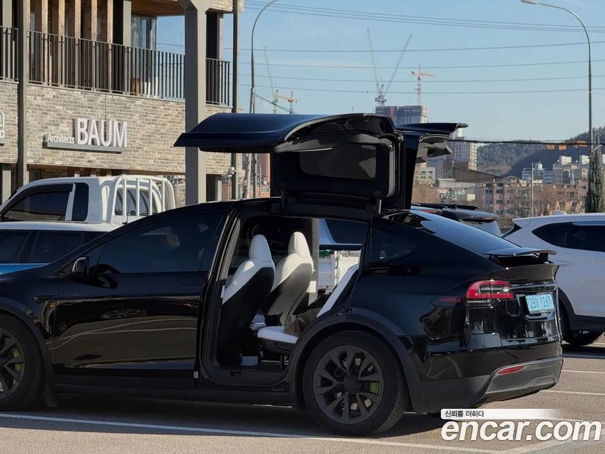 Tesla Model X — фото 2
