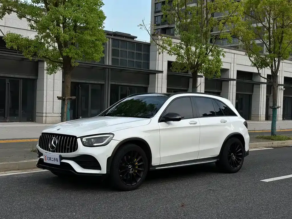 Mercedes-Benz GLC AMG — фото 1