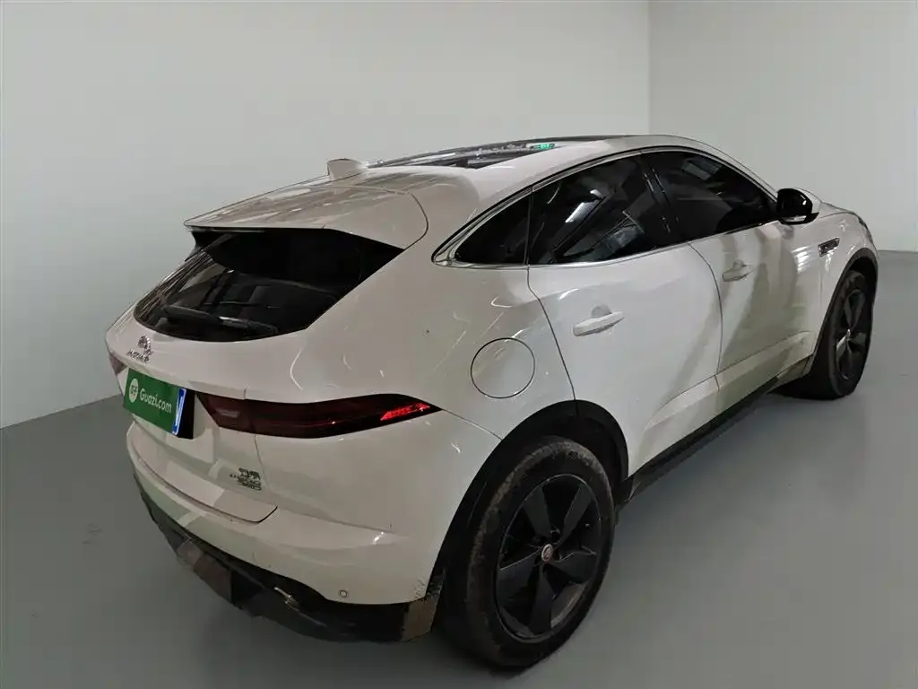 Jaguar E-PACE — фото 7