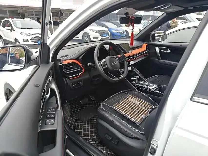 Kia Sportage — фото 8