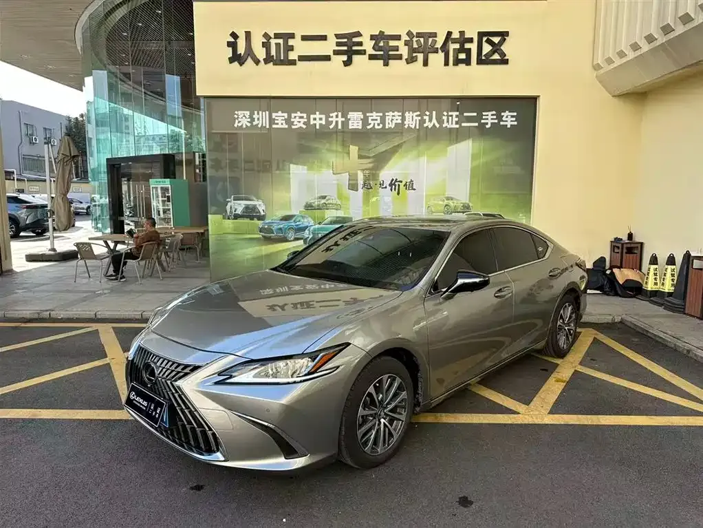Lexus ES — фото 1