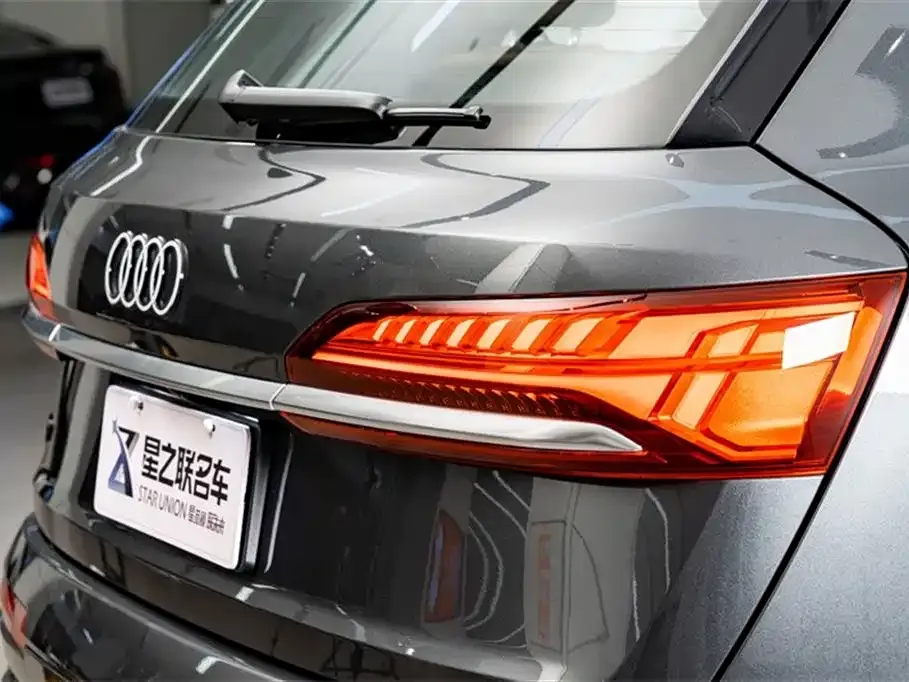 Audi Q7 — фото 10