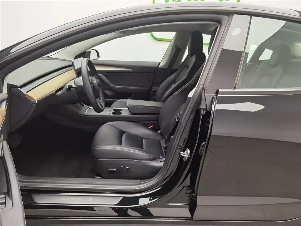 Tesla Model 3 — фото 10