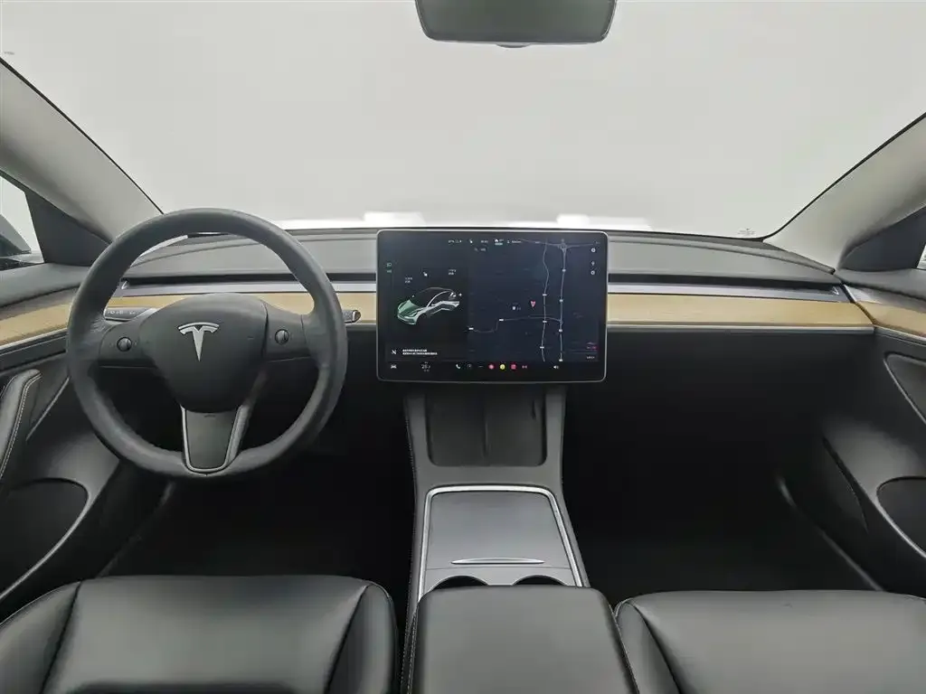 Tesla Model 3 — фото 5