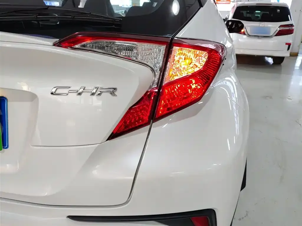 Toyota C-HR — фото 8