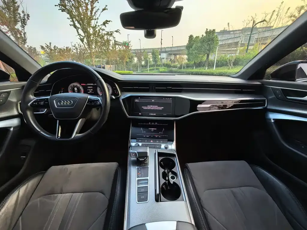 Audi A6L — фото 8