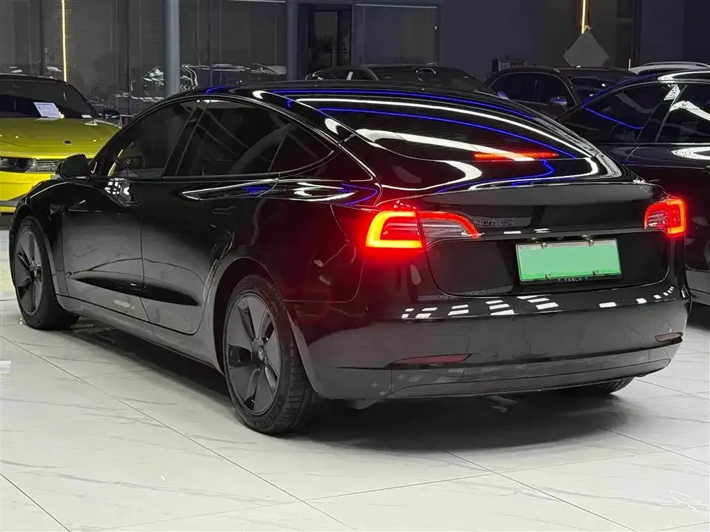 Tesla Model 3 — фото 4