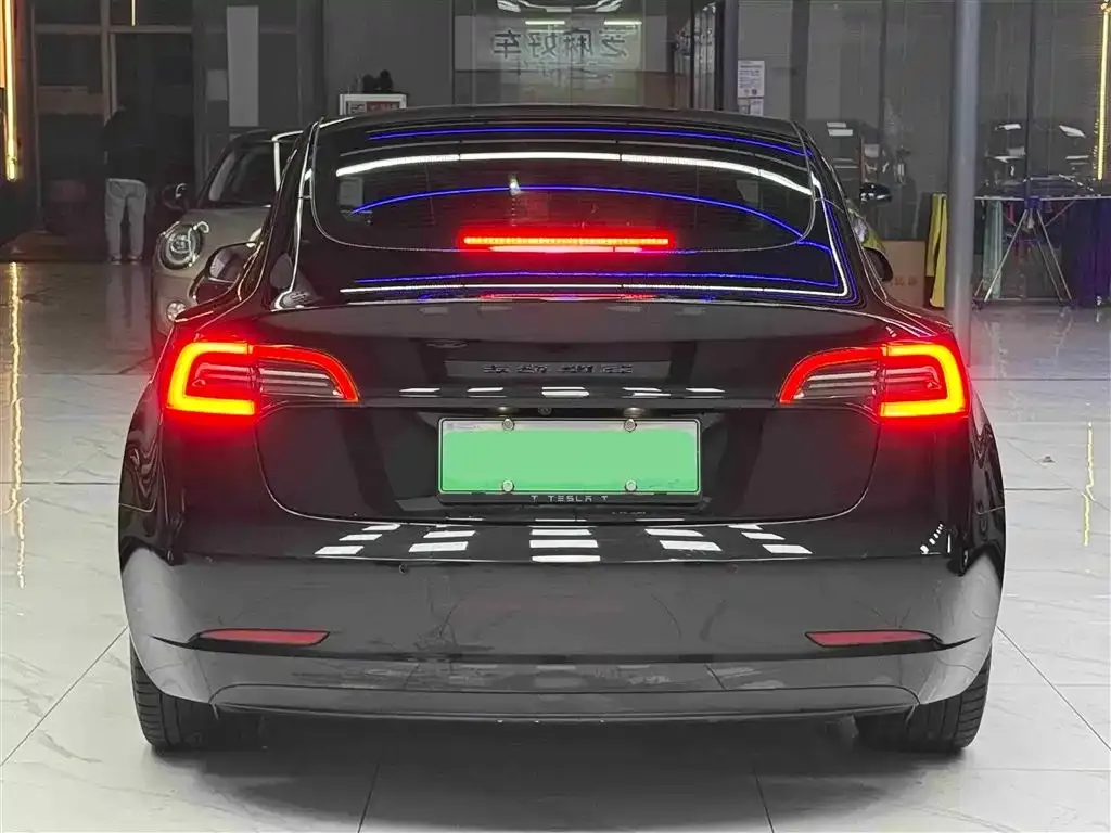Tesla Model 3 — фото 5