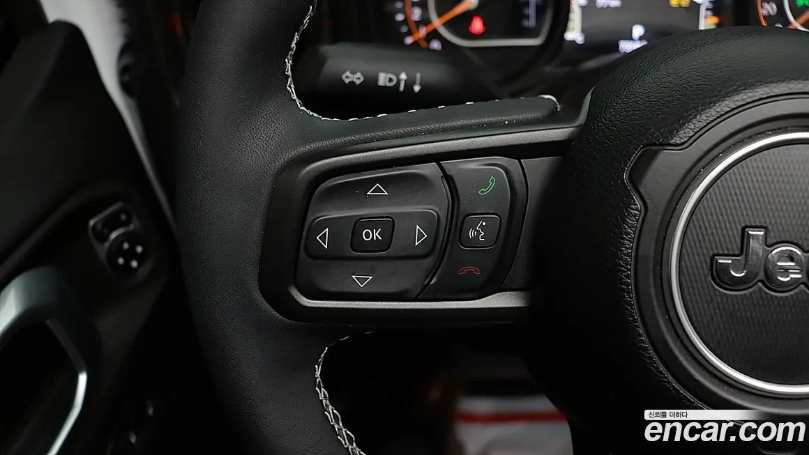 Jeep Wrangler — фото 10