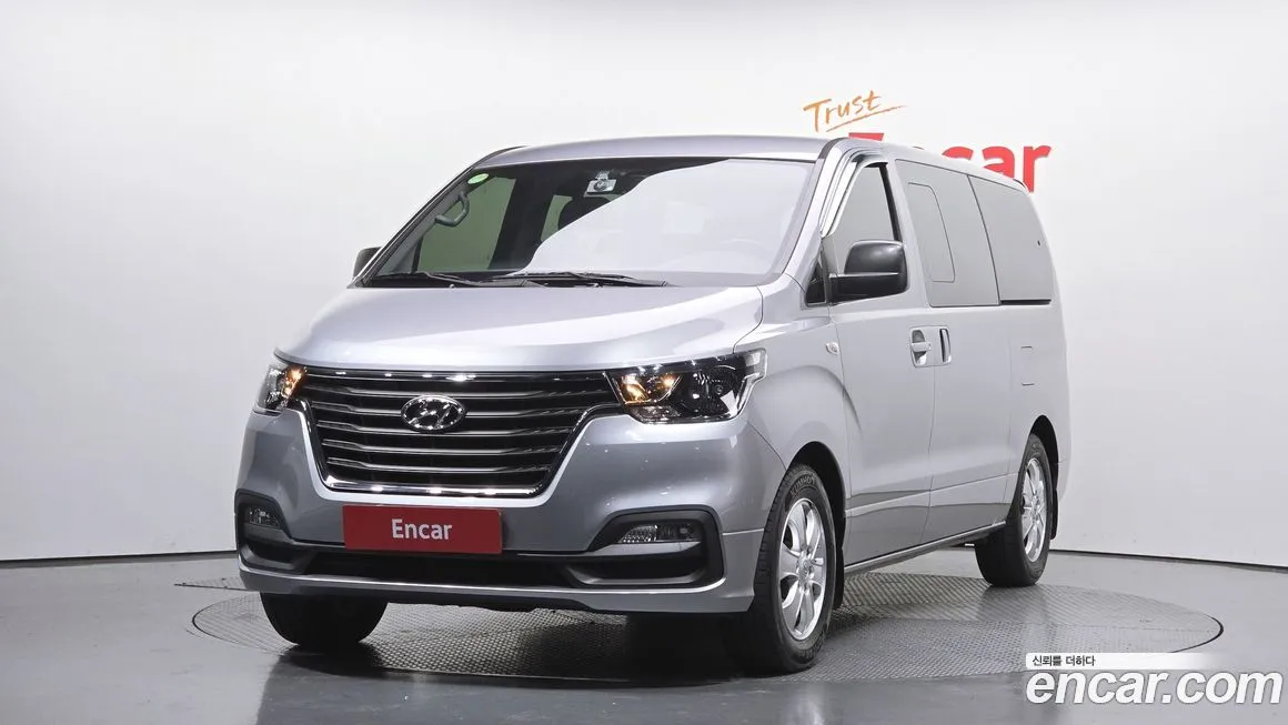 Hyundai Starex — фото 1