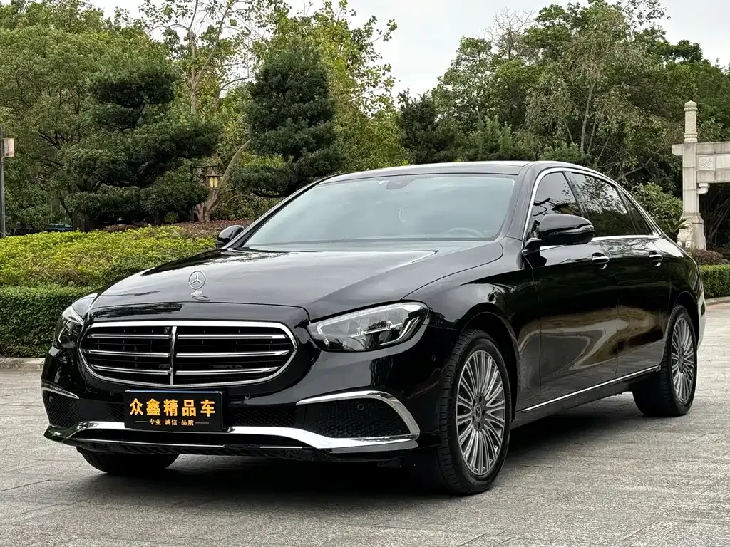 Mercedes-Benz E-Class — фото 1