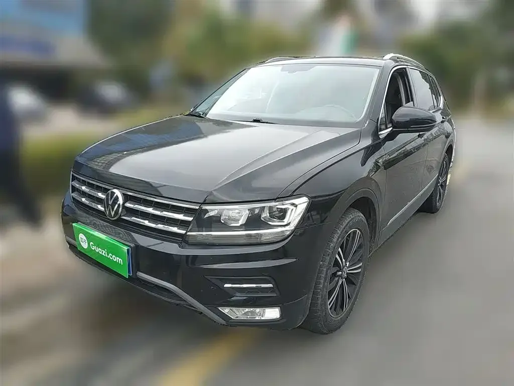 Volkswagen Tiguan L — фото 1