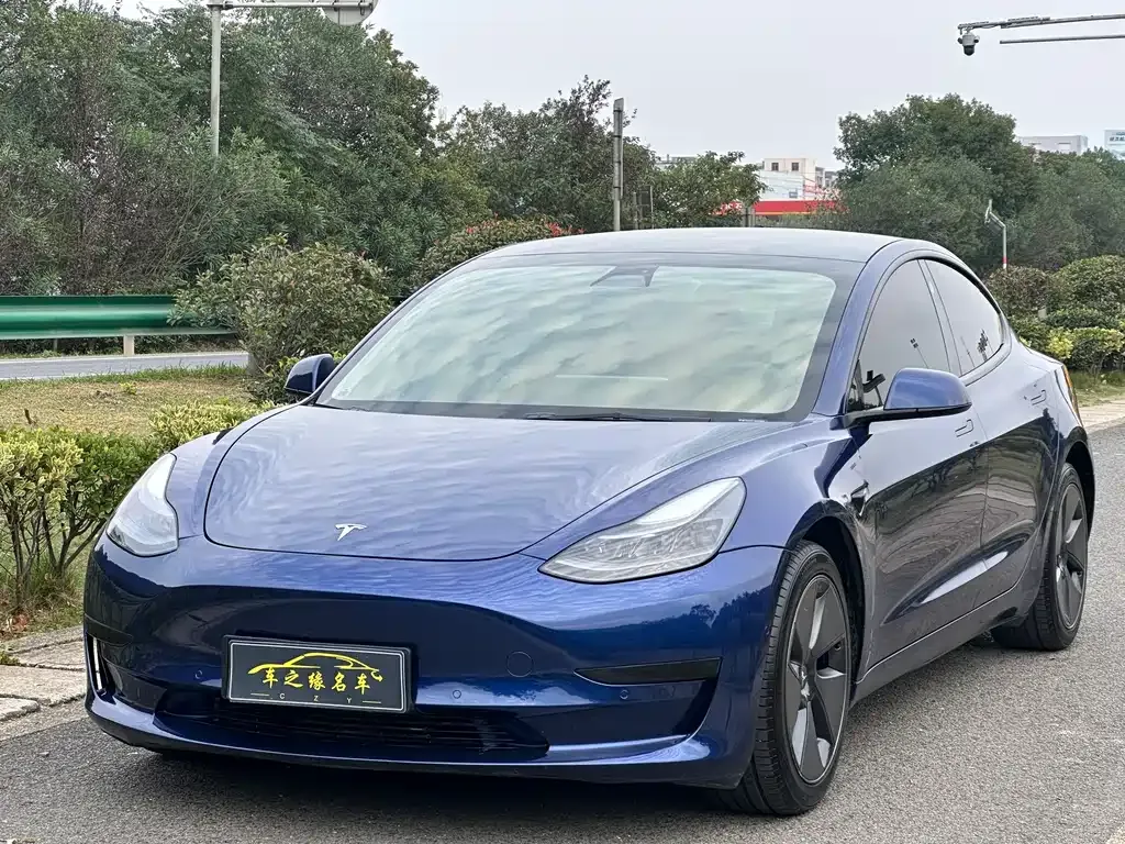 Tesla Model 3 — фото 1