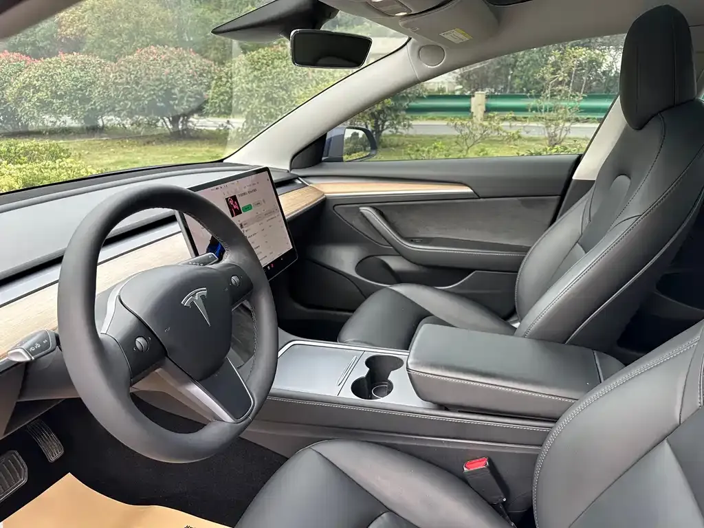 Tesla Model 3 — фото 4