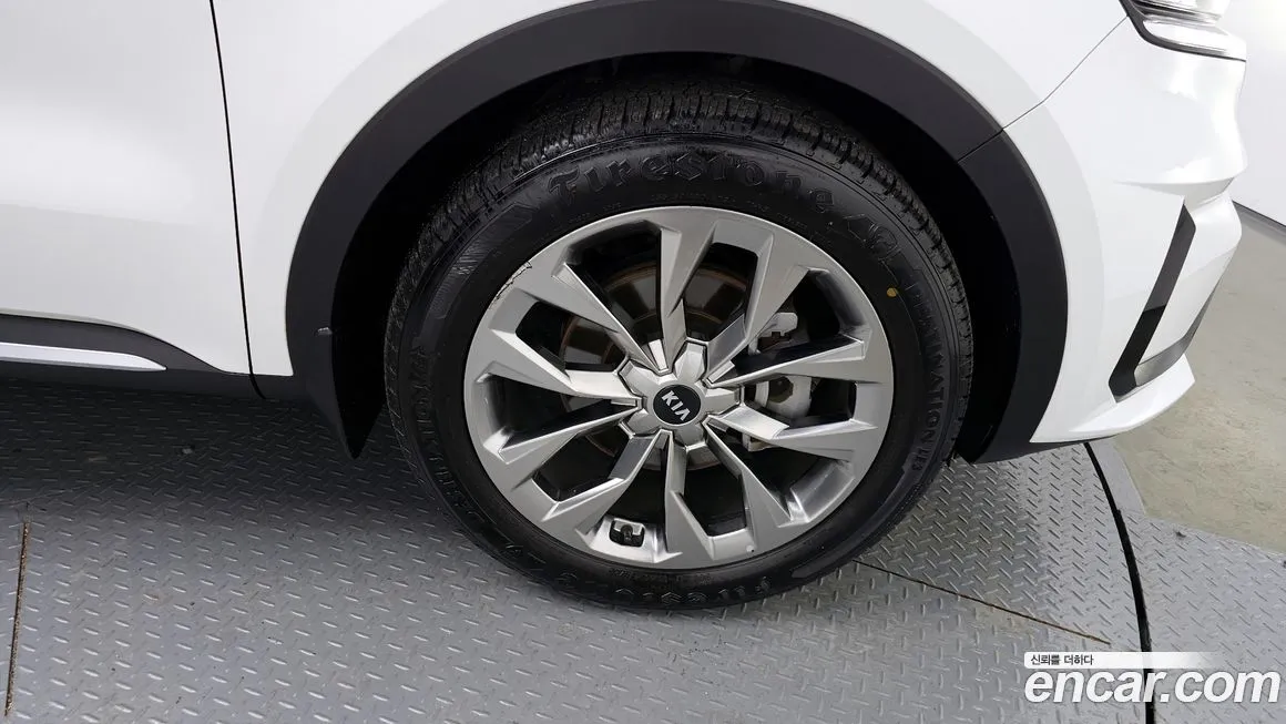 Kia Sorento — фото 5