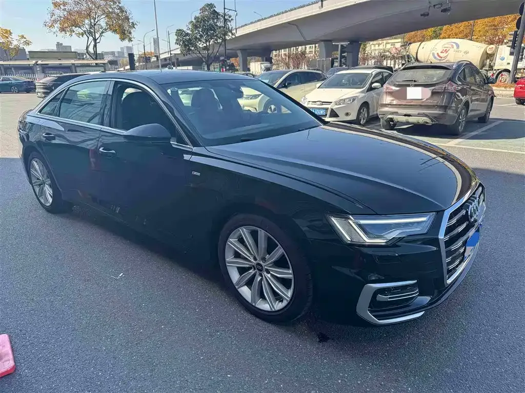 Audi A6L — фото 1