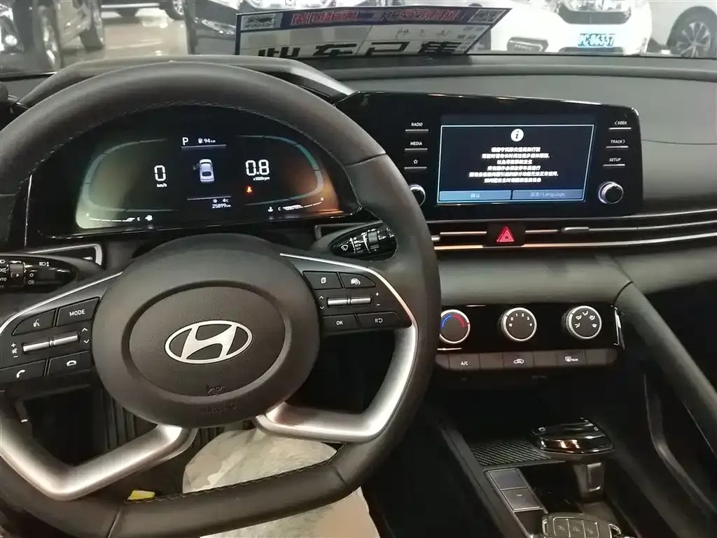 Hyundai Elantra — фото 10