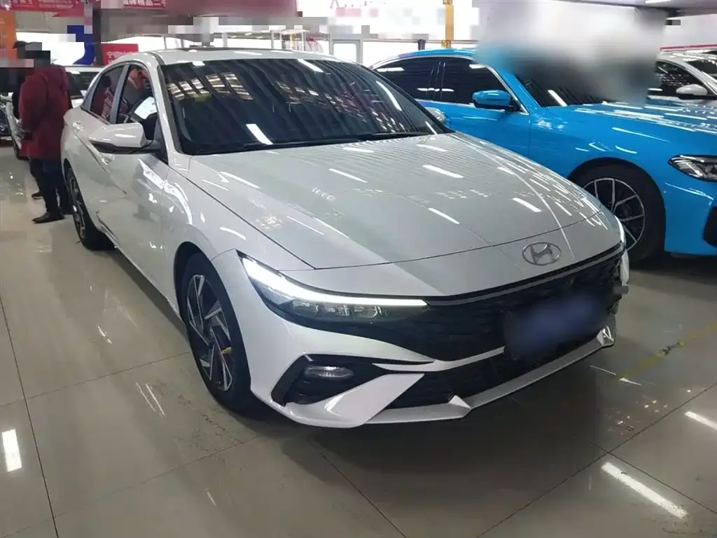 Hyundai Elantra — фото 4