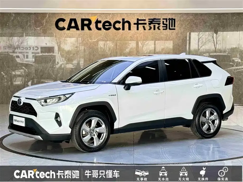 Toyota RAV4 — фото 1