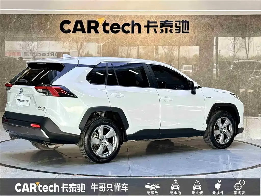 Toyota RAV4 — фото 4