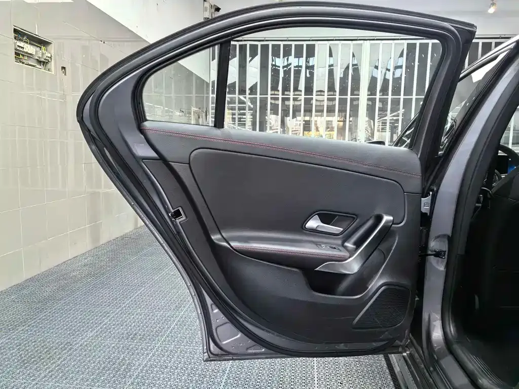 Mercedes-Benz A-Class — фото 10