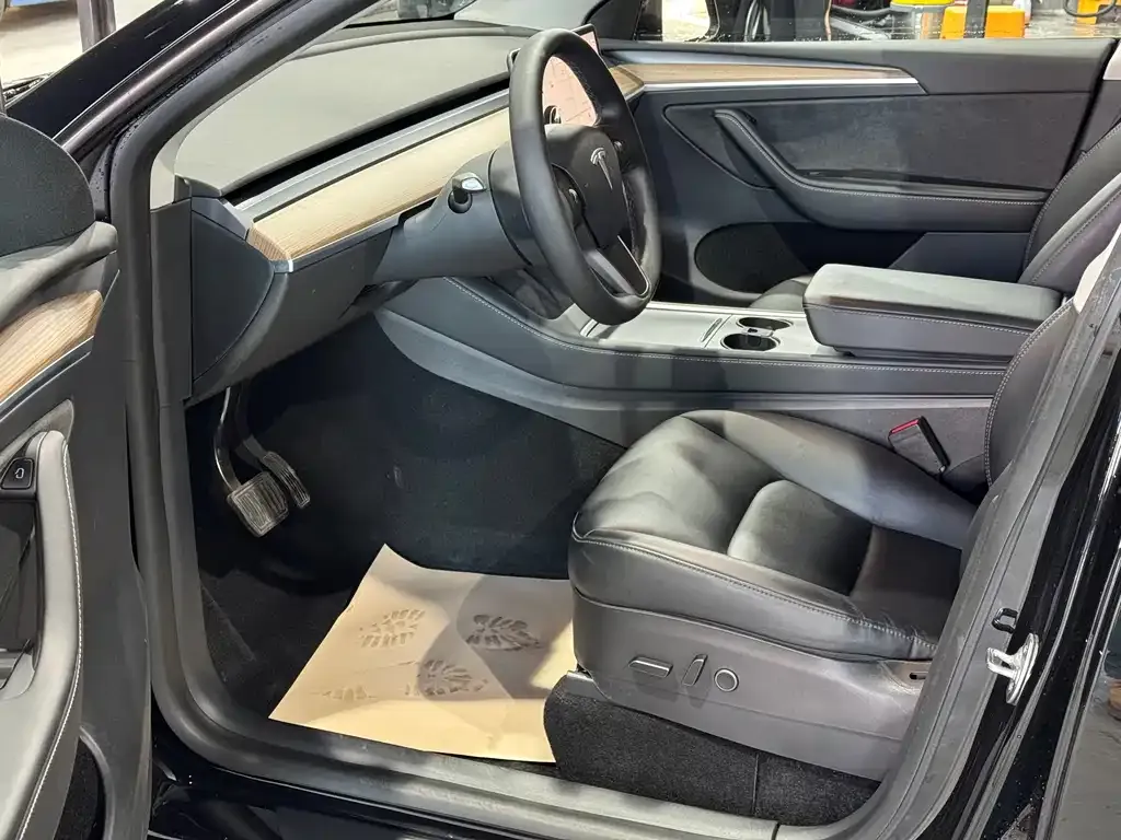 Tesla Model Y — фото 7
