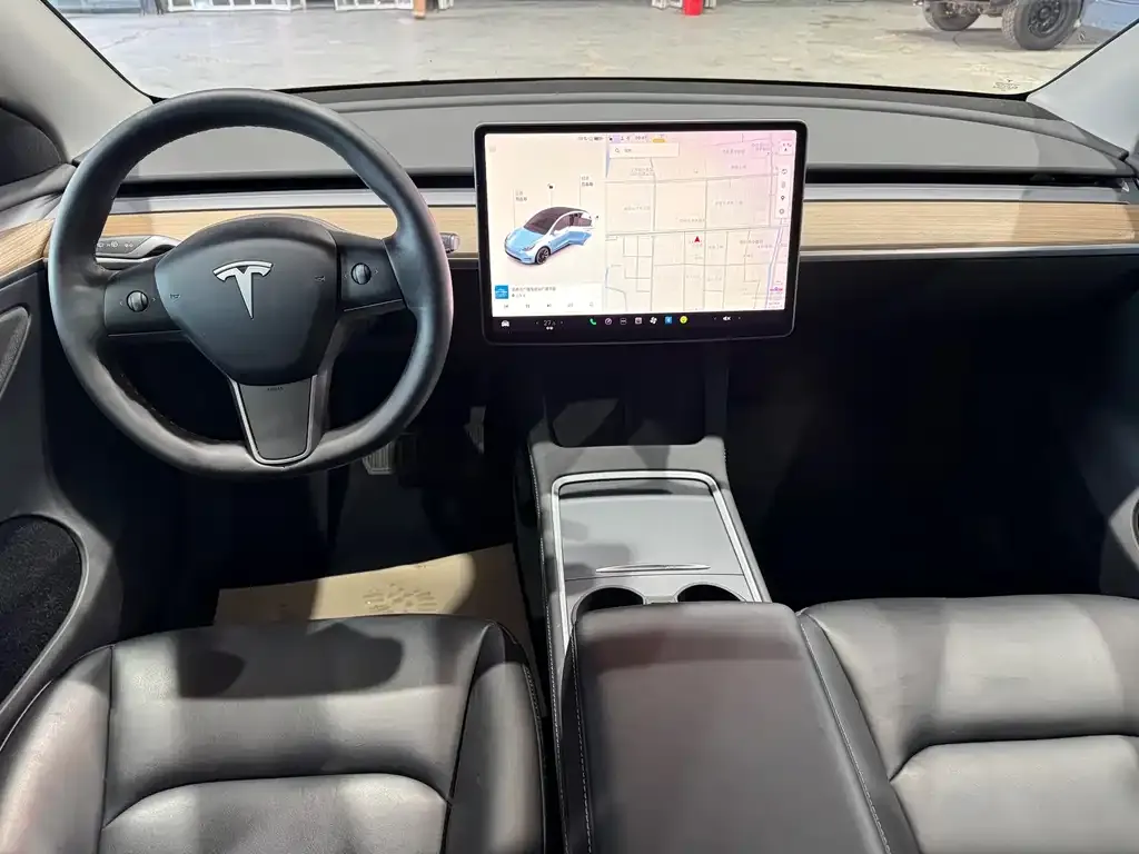 Tesla Model Y — фото 9