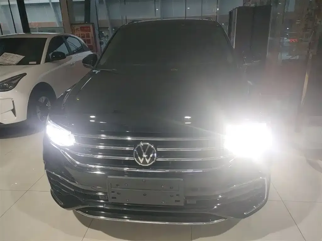 Volkswagen Tiguan L — фото 3