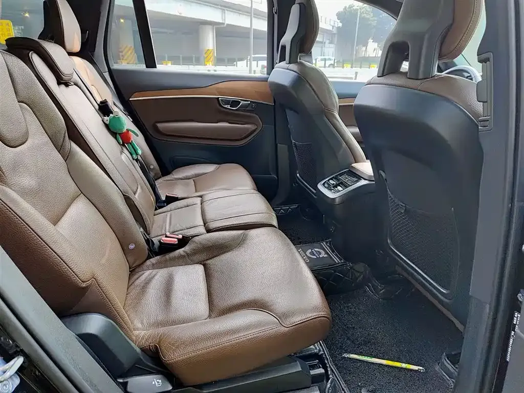 Volvo XC90 — фото 10
