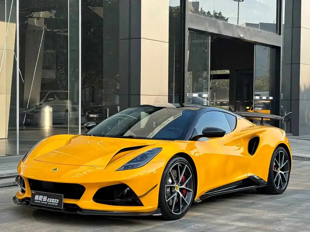 Lotus Emira — фото 1