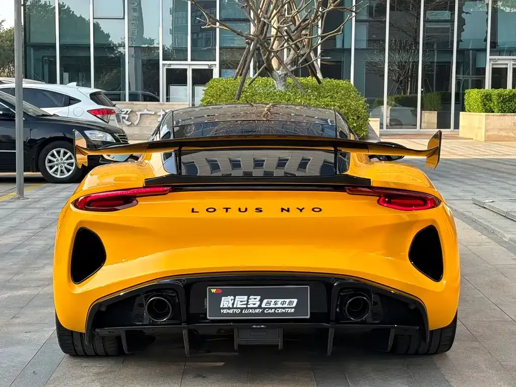 Lotus Emira — фото 8