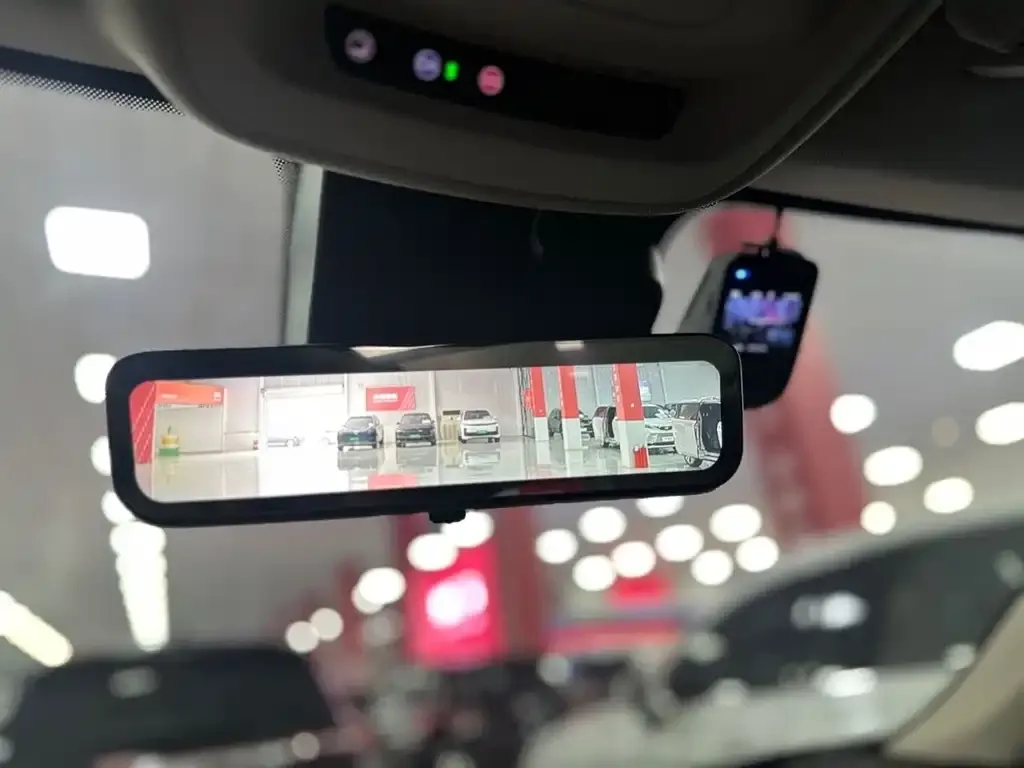 Buick Envision Plus — фото 9