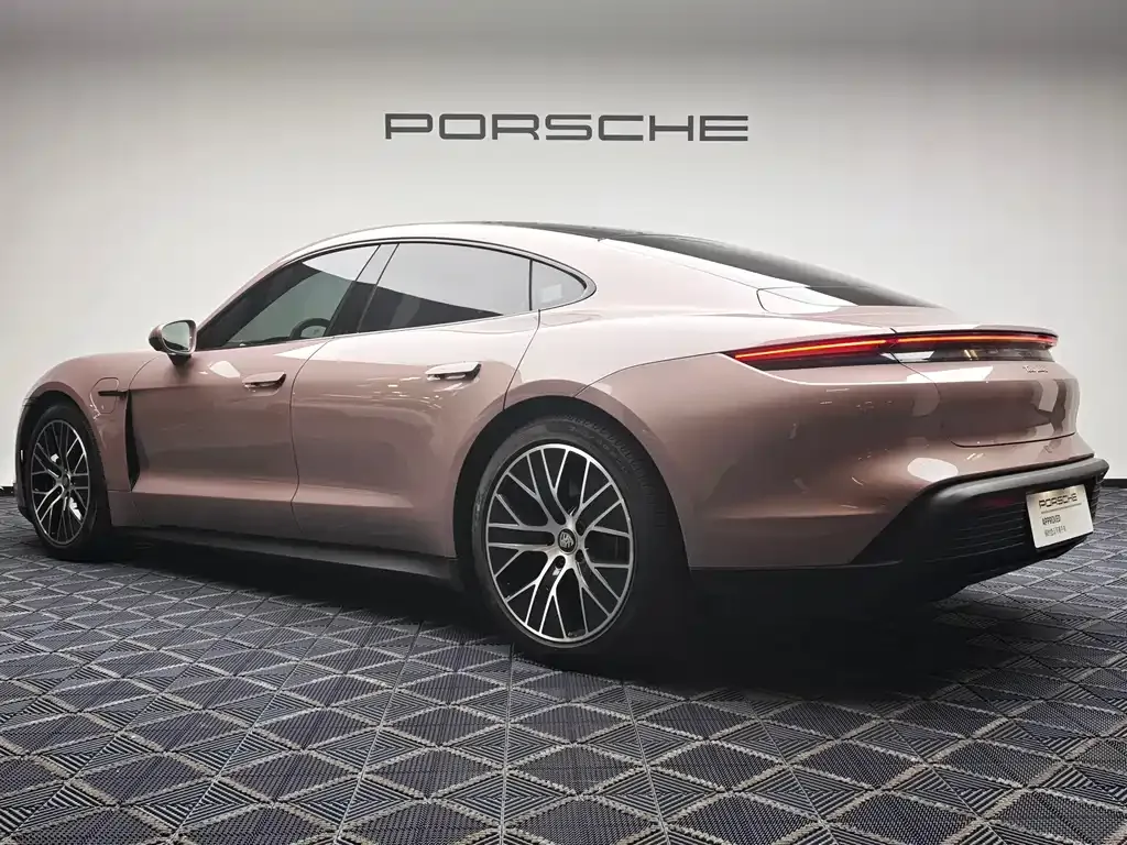 Porsche Taycan — фото 7