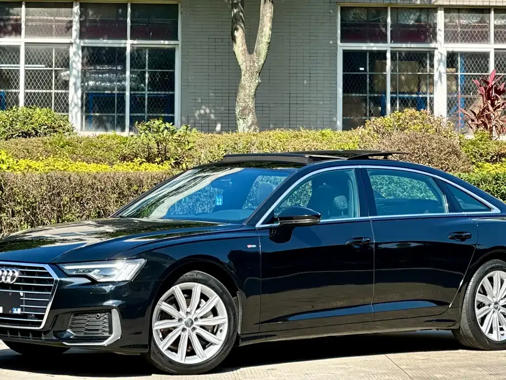 Audi A6L — фото 1