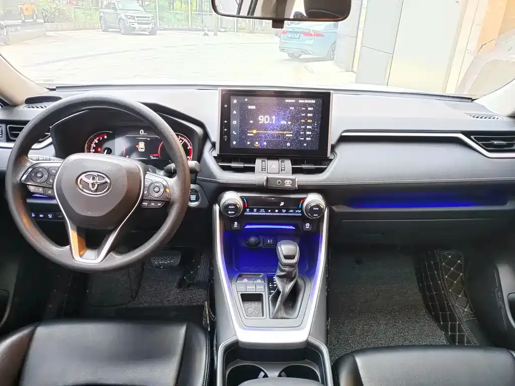 Toyota RAV4 — фото 5