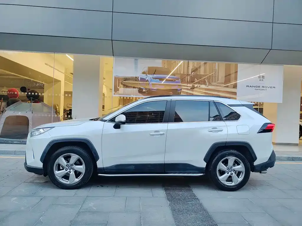 Toyota RAV4 — фото 6