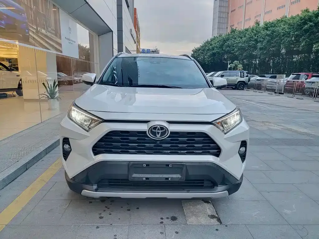 Toyota RAV4 — фото 9