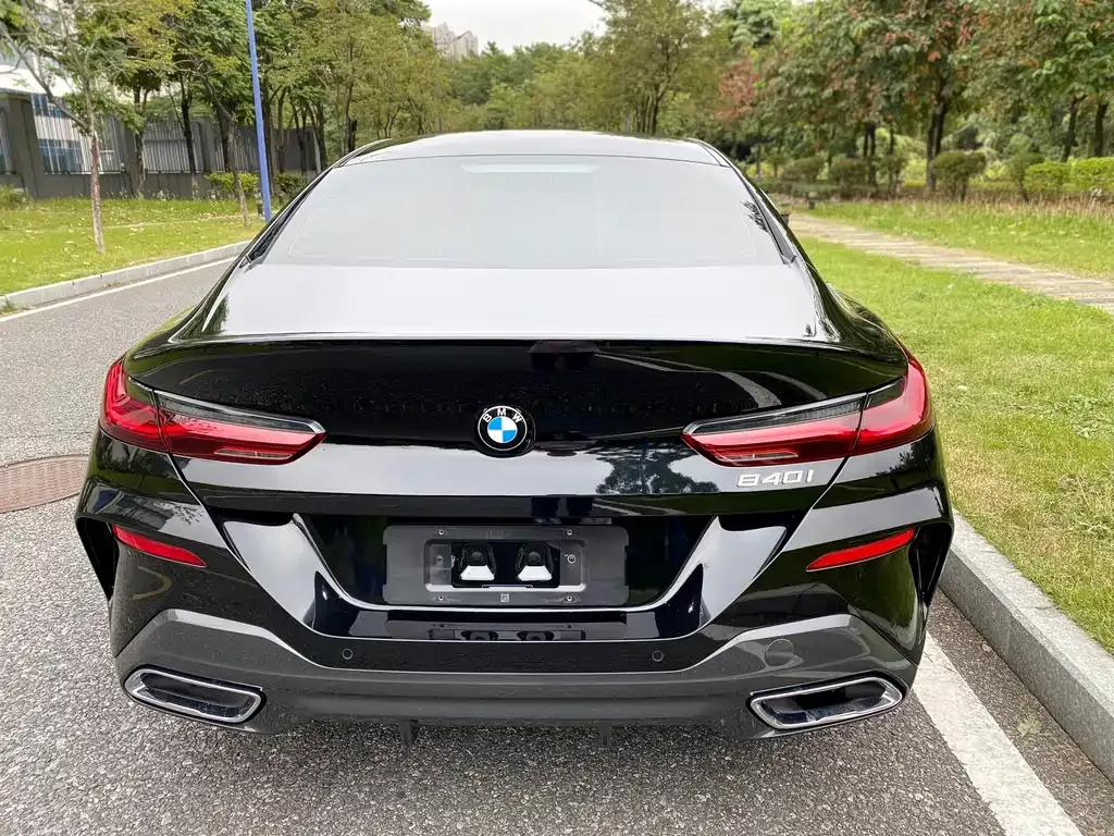 BMW 8 Series — фото 4