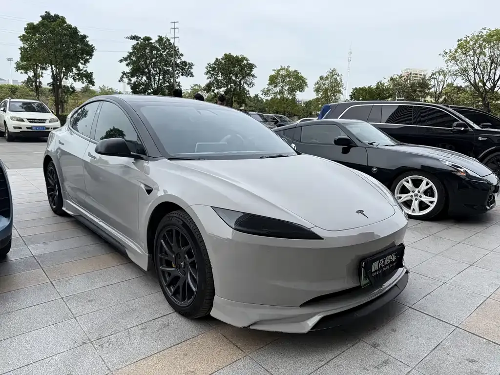 Tesla Model 3 — фото 3