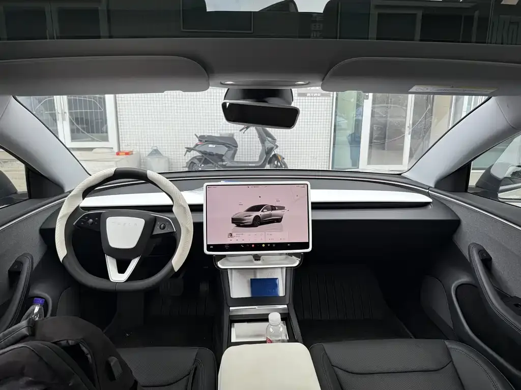 Tesla Model 3 — фото 9
