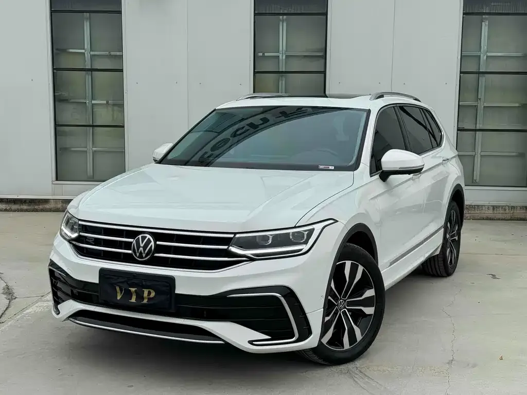 Volkswagen Tiguan L — фото 1