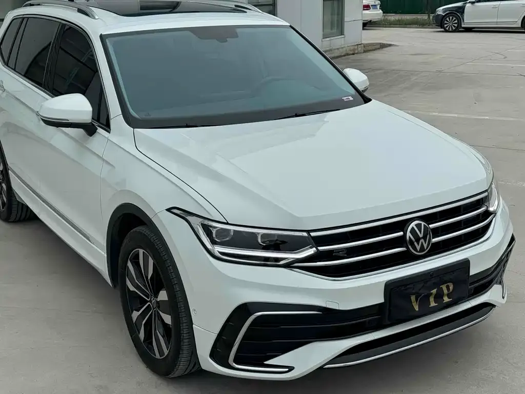 Volkswagen Tiguan L — фото 2