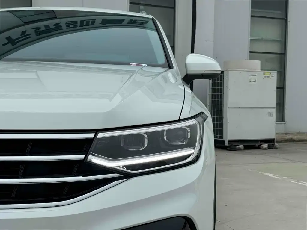 Volkswagen Tiguan L — фото 3