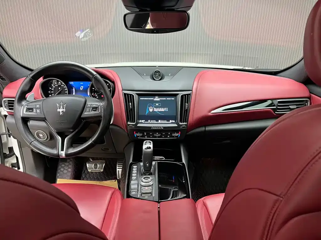 Maserati Levante — фото 10