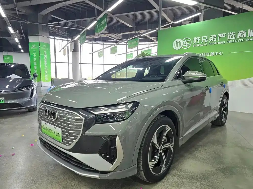 Audi Q4 e-tron — фото 1