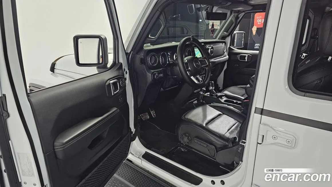 Jeep Wrangler — фото 10