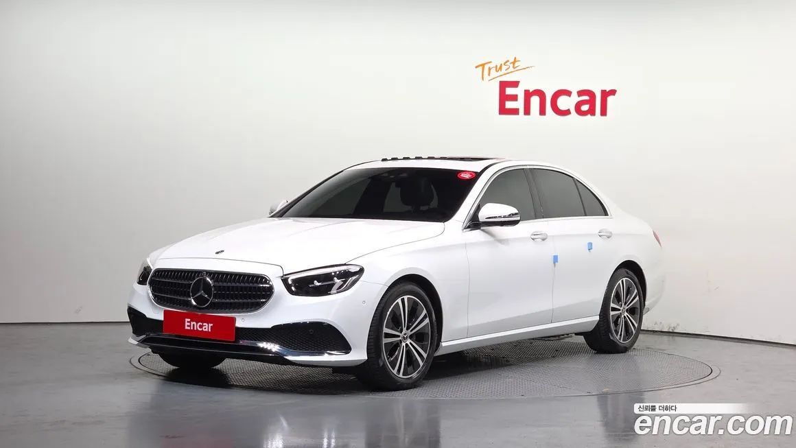 Mercedes-Benz E-Class — фото 1