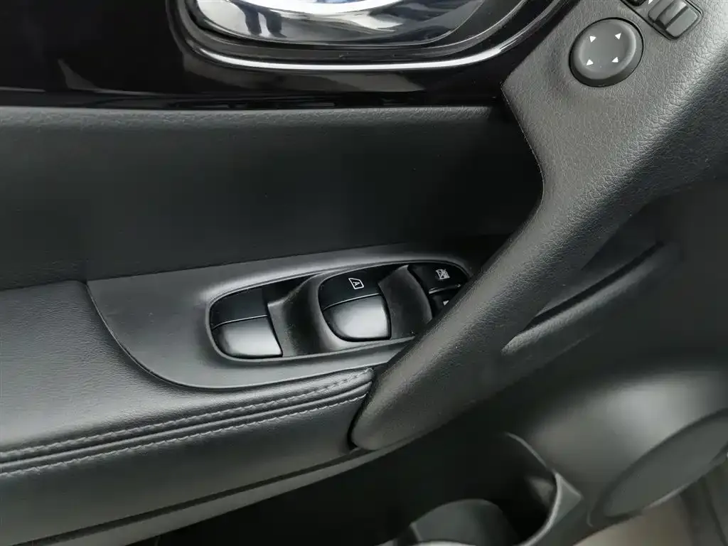 Nissan X-Trail — фото 9