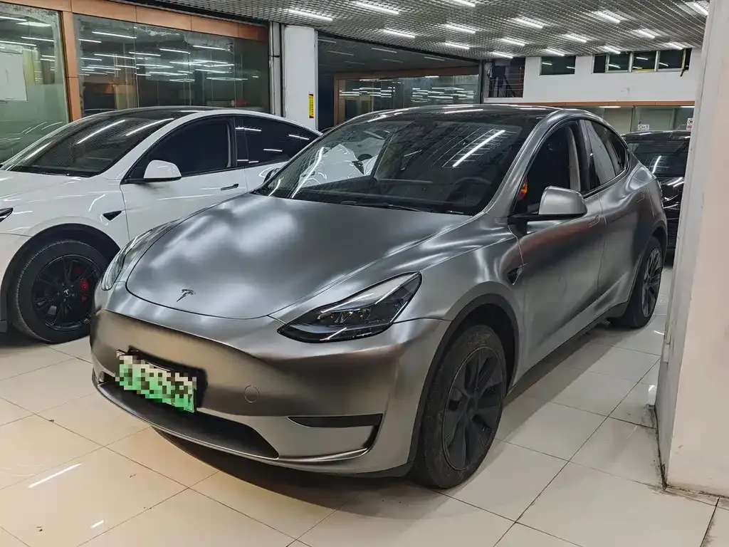 Tesla Model Y — фото 1